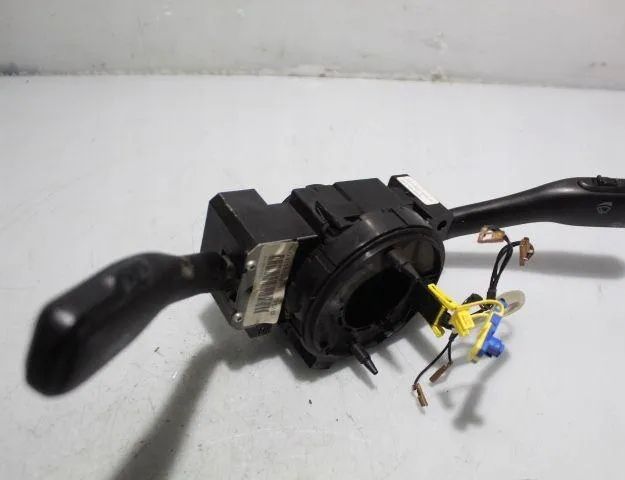 VOLKSWAGEN Gol G4 (2005-2010) Подрулевой переключатель 8L0953513 32923954