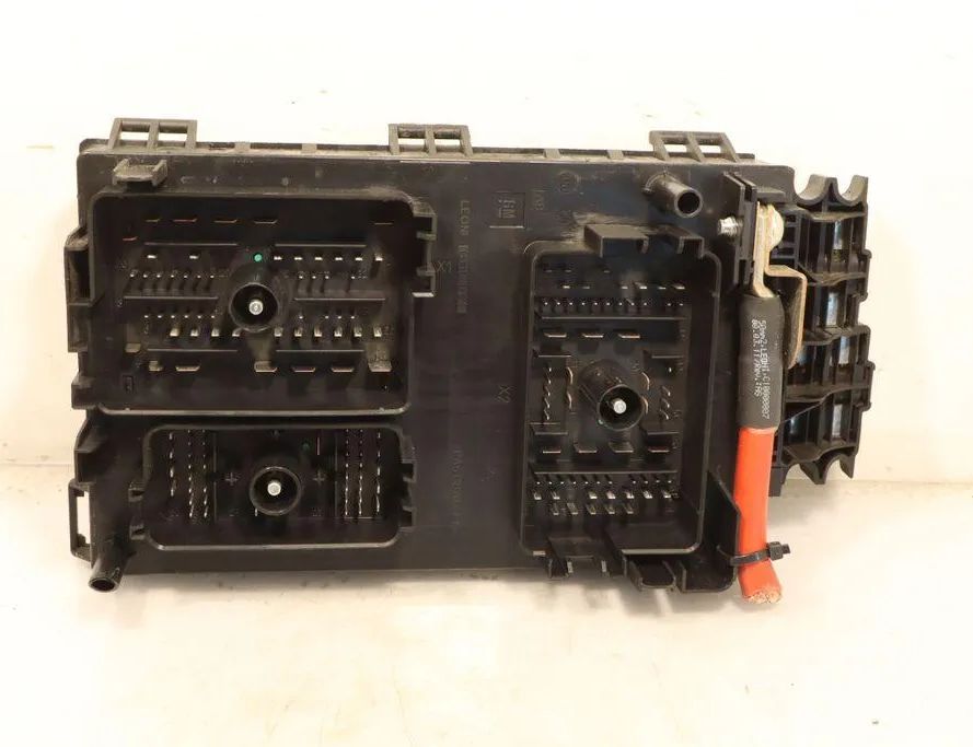 OPEL Astra J (2009-2020) Fuse Box 32944679