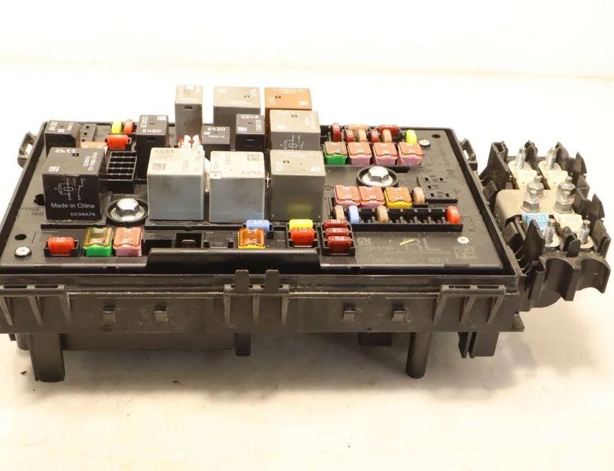 OPEL Astra J (2009-2020) Fuse Box 32944679