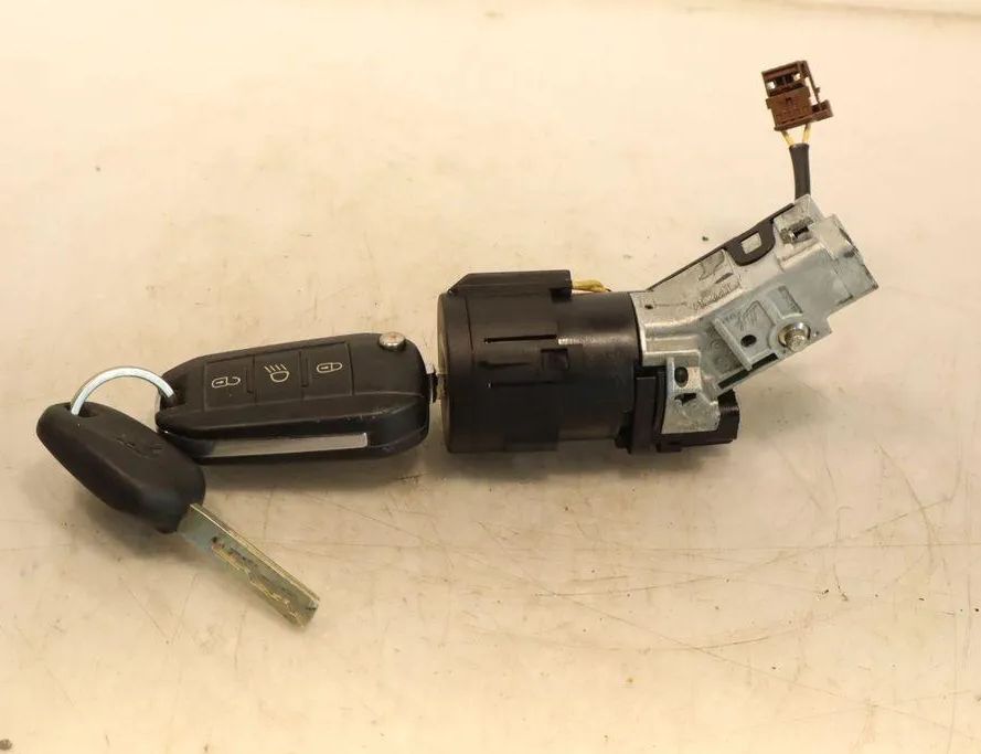 PEUGEOT 308 T9 (2013-2021) Замок зажигания 32945080