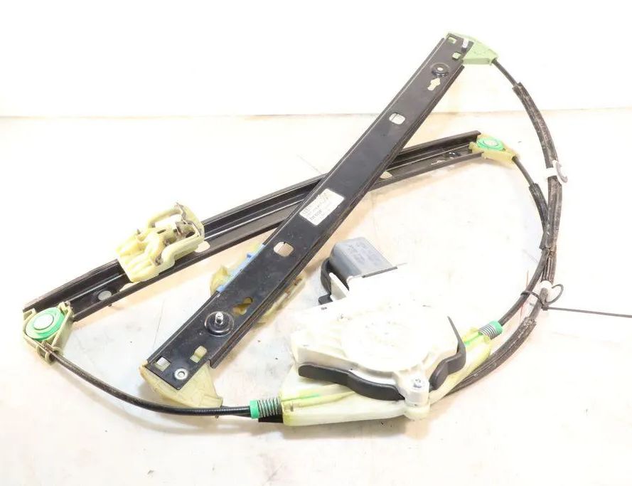 AUDI A8 D3/4E (2002-2010) Aizmugurējo labo durvju logu pacēlājs 32945308