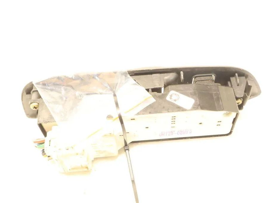 TOYOTA RAV4 2 generation (XA20) (2000-2006) Кнопка стеклоподъемника передней левой двери 32945871