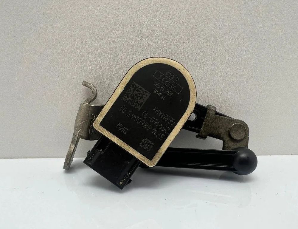 BMW 7 Series F01/F02 (2008-2015) Priekšējais labais līmeņa sensors 6860843 31893434