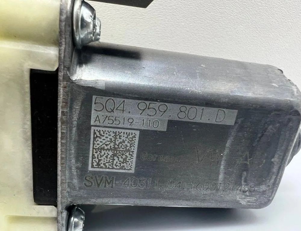 VOLKSWAGEN Passat B8 (2014-2023) Маторчик стеклоподъемника задней правой двери 5Q4959801D,SVM4031 31894863