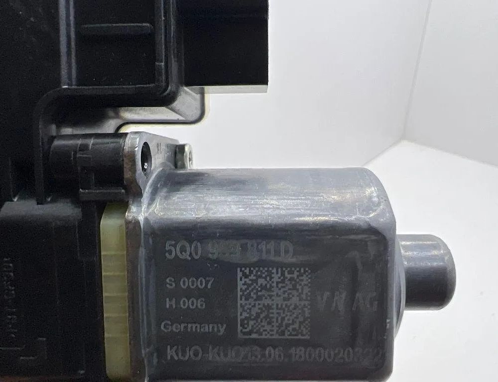 VOLKSWAGEN Golf 8 generation (2019-2023) Rear Left Door Window Control Motor 1800020322,5Q0959811D 31995091