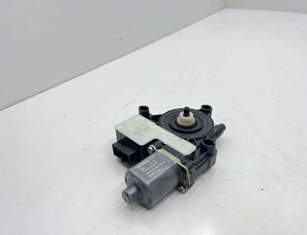 VOLKSWAGEN Golf 8 generation (2019-2023) Rear Left Door Window Control Motor 1800020322,5Q0959811D 31995091