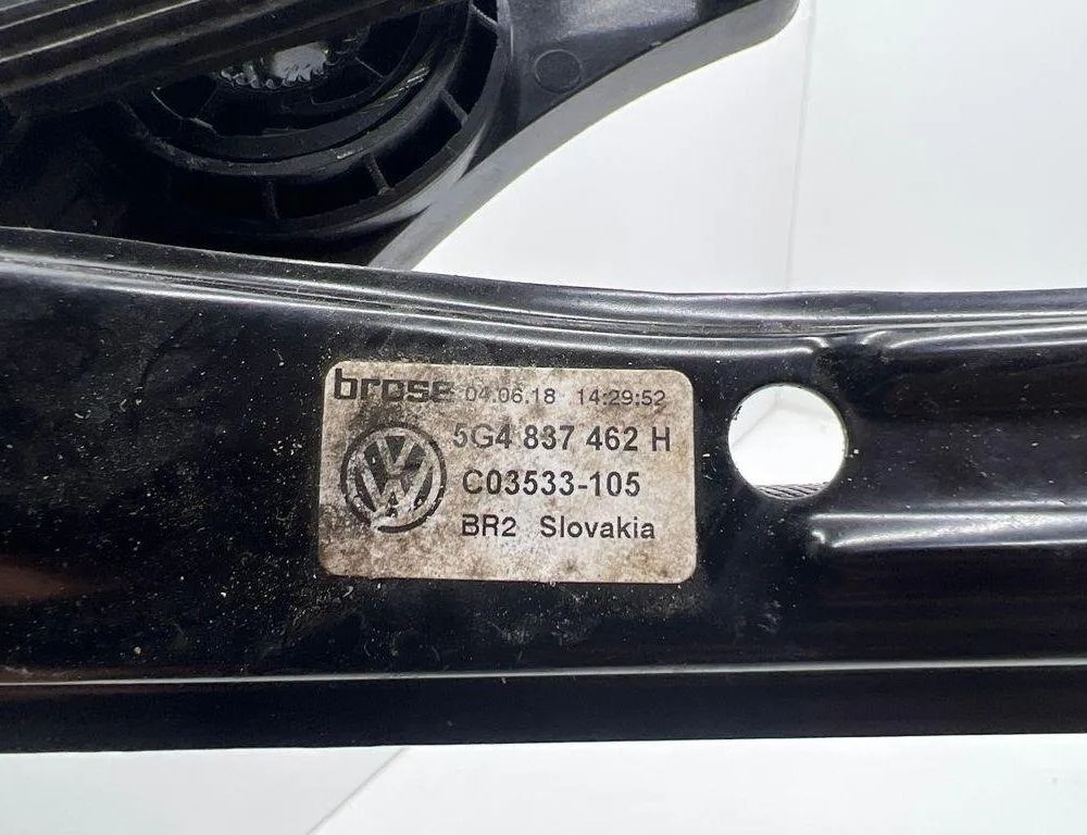 VOLKSWAGEN Golf 8 generation (2019-2023) Стеклоподъемник задней правой двери 5G4837462H,C03533105 31995121