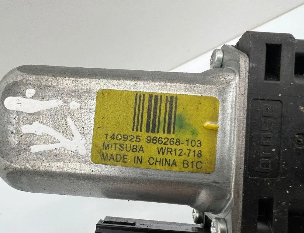 VOLVO V40 Cross Country 1 generation (2012-2020) Front Left Door Window Regulator Motor WR12718,966268103 31995857