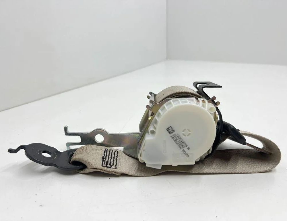 BMW 5 Series F10/F11 (2009-2017) Aizmugurējā labā drošības josta 33061254B 31998894