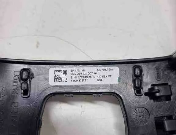 MERCEDES-BENZ CLA-Class C118 (2019-2023) Pārnesumu pārslēgšanas sviras plastmasas apdare A1776801201 32587155