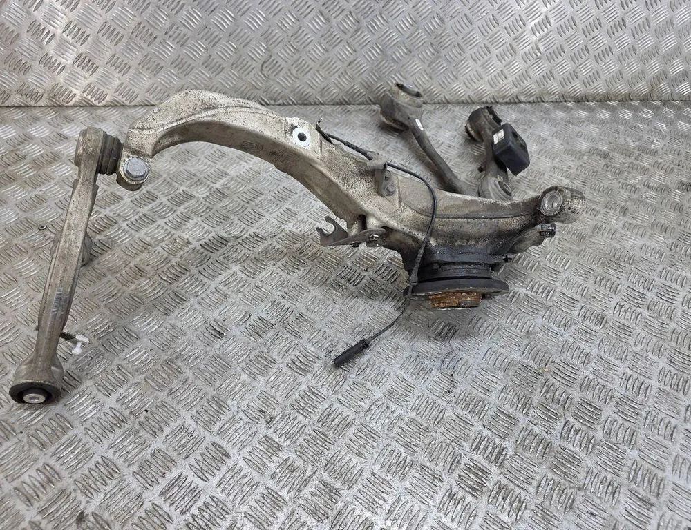 BMW X7 G07 (2018-2024) Front Right Wheel Hub 6883116,6876656 32969611