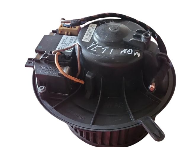 SKODA Yeti 1 generation (2009-2018) Нагревательный вентиляторный моторчик салона 3C1820015N 27367105