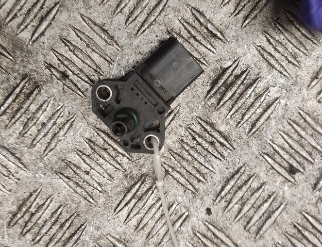 VOLKSWAGEN Passat B6 (2005-2010) Air pressure sensor 0281002401 28130192