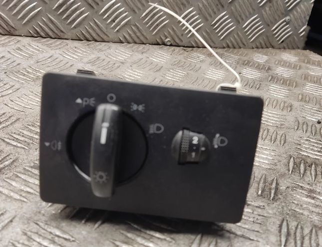 FORD Focus 2 generation (2004-2011) Lukturu vadības slēdzis 4m5t13a024ea 28149196