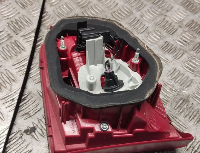 VOLKSWAGEN Passat B7 (2010-2015) Фонарь крышки багажника левый 3ae945093k 28423933