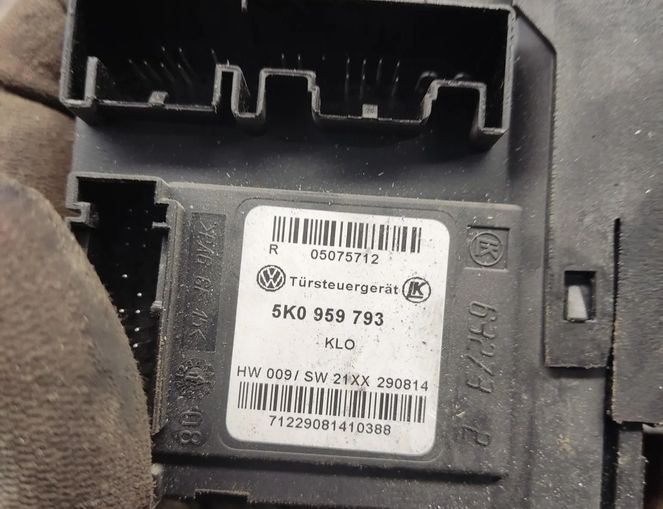 VOLKSWAGEN Caddy 3 generation (2004-2015) Priekšējo labo durvju logu pacelšanas motorīts 5k0959793 31547733