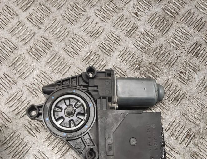 VOLKSWAGEN Caddy 3 generation (2004-2015) Priekšējo labo durvju logu pacelšanas motorīts 5k0959793 31547733