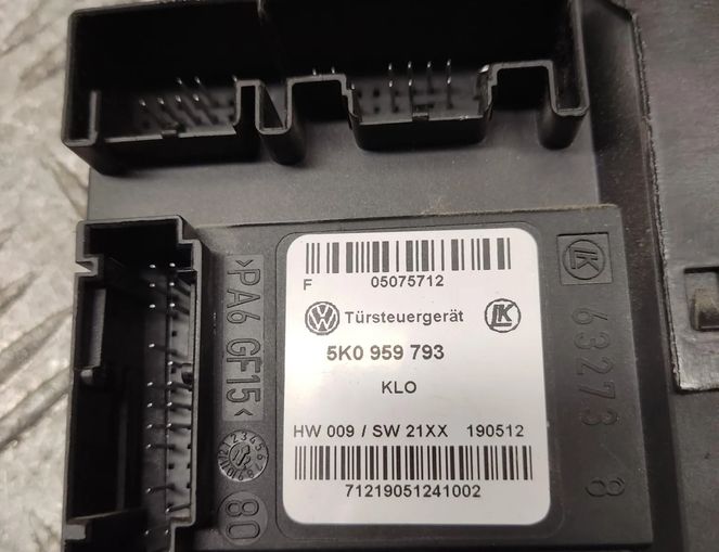 VOLKSWAGEN Caddy 3 generation (2004-2015) Front Right Door Window Control Motor 5k0959793 32763122