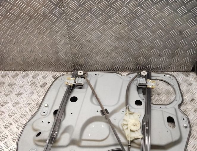 VOLKSWAGEN Caddy 3 generation (2004-2015) Priekšējo kreiso durvju logu pacēlājs 2k2837751 33054232