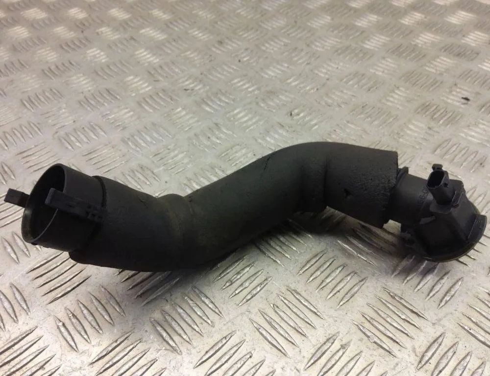 BMW X3 F25 (2010-2017) шланг радиатора интеркулера 7588417 30982630