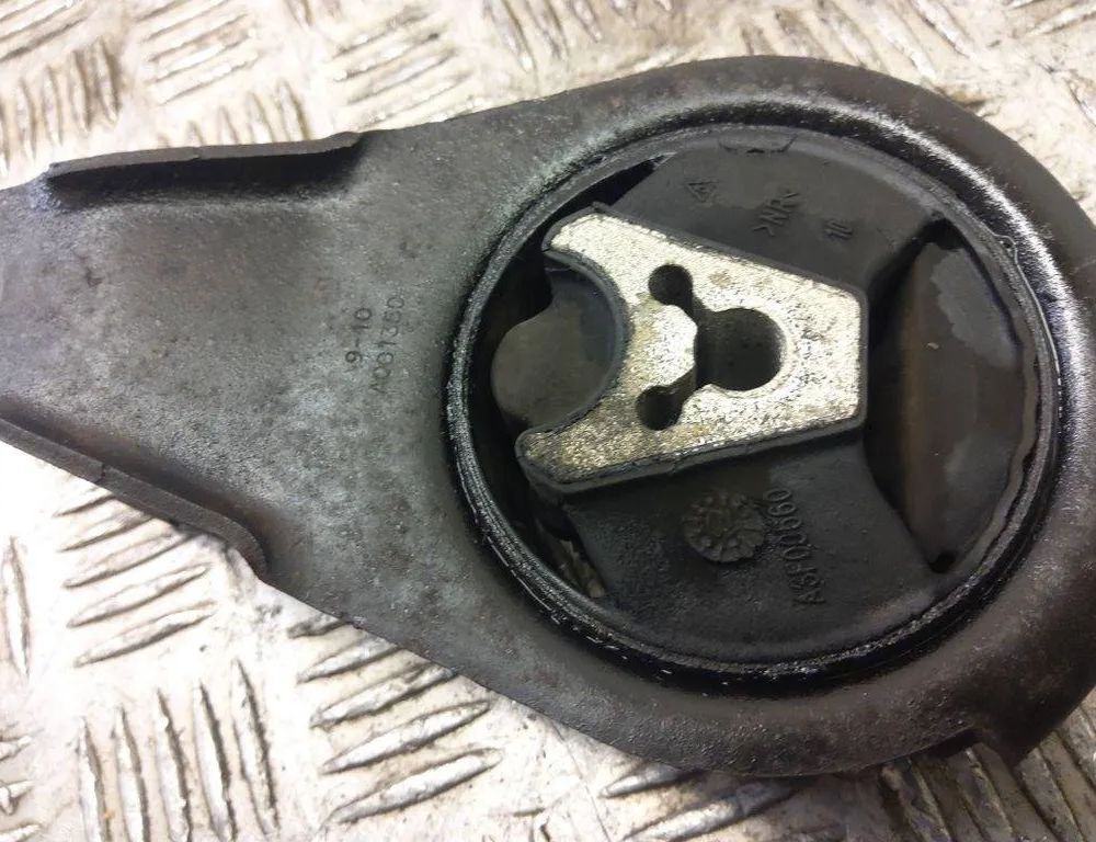 PEUGEOT RCZ 1 generation (2010-2014) Front engine mount 9681648680 30995745