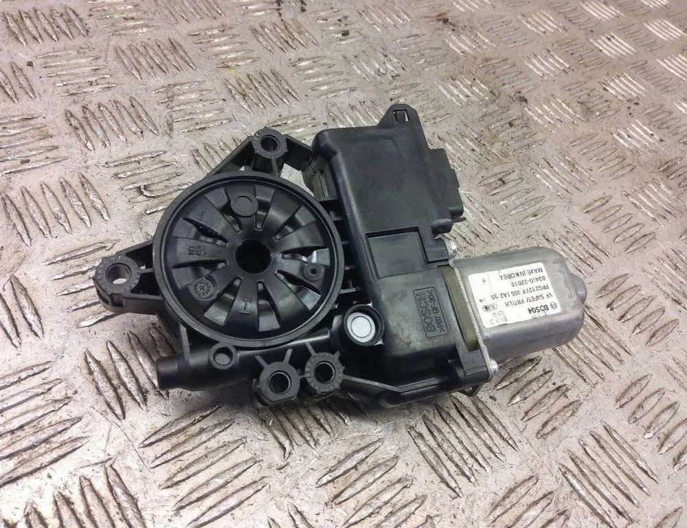 HYUNDAI i40 VF (1 generation) (2011-2020) Front Left Door Window Regulator Motor 82450-3Z010 31006975