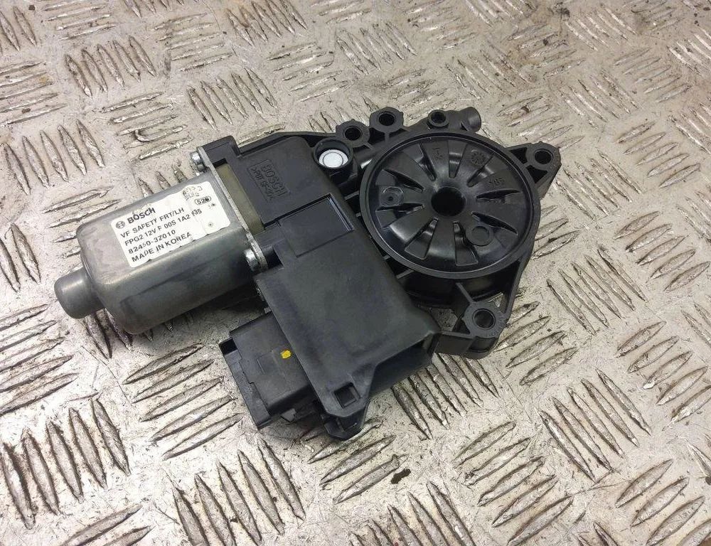 HYUNDAI i40 VF (1 generation) (2011-2020) Front Left Door Window Regulator Motor 82450-3Z010 31006975