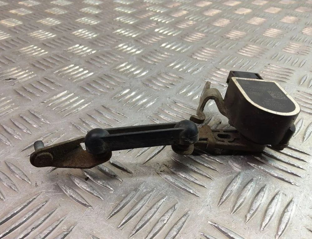 BMW X3 F25 (2010-2017) Датчик уровня спереди справа 6860843 31011117