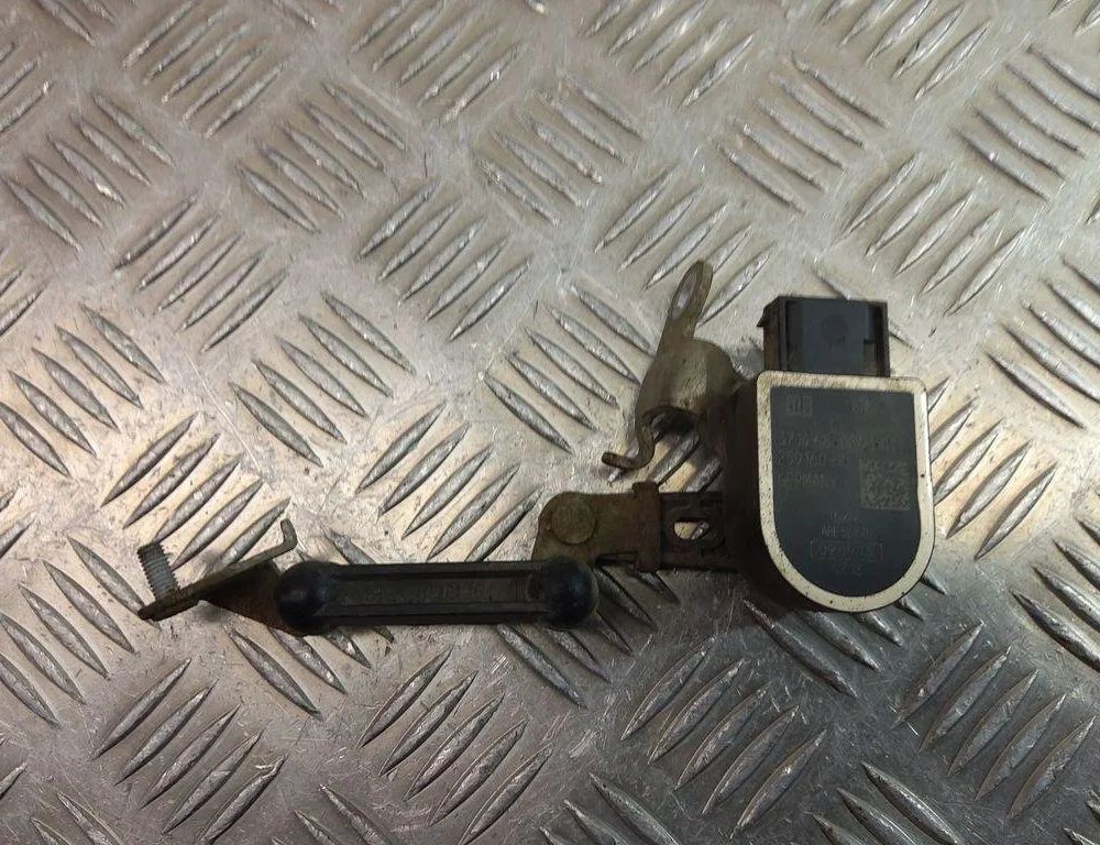 BMW X3 F25 (2010-2017) Датчик уровня спереди справа 6860843 31011117