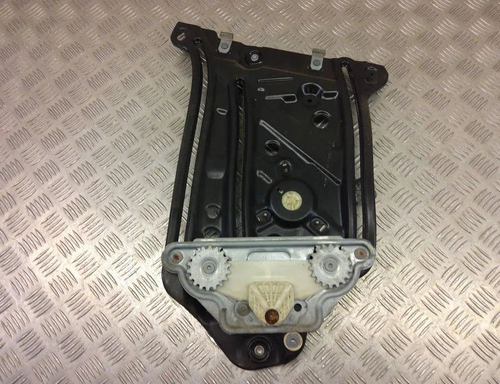 BMW 1 Series E81/E82/E87/E88 (2004-2013) Aizmugurējo kreiso durvju logu pacēlājs 7165593 31011776