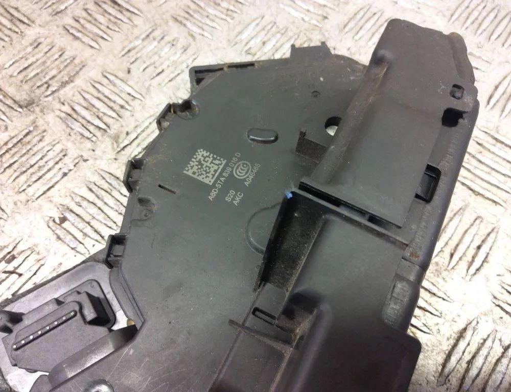 VOLKSWAGEN Golf 8 generation (2019-2023) Замок задней правой двери 45380180 31254821