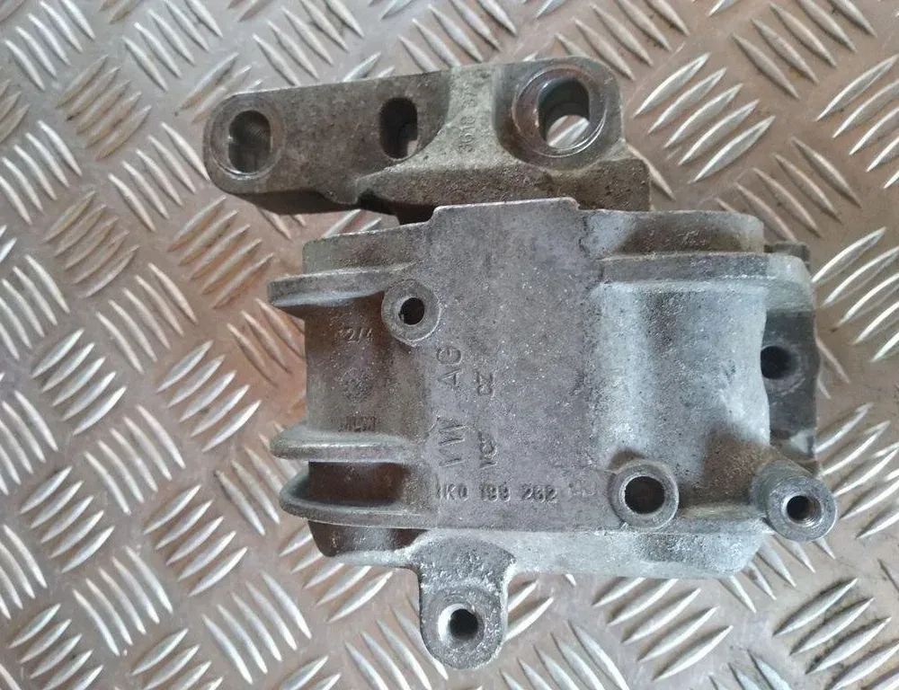 VOLKSWAGEN Golf 8 generation (2019-2023) Front engine mount 1K0199262BB 32009724