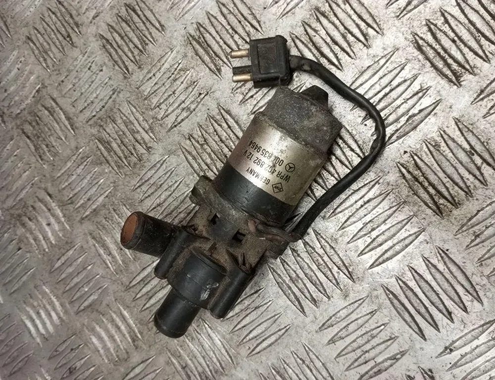 MERCEDES-BENZ E-Class W124 (1984-1997) Apkures radiatora vārsts 0008359464 32017987