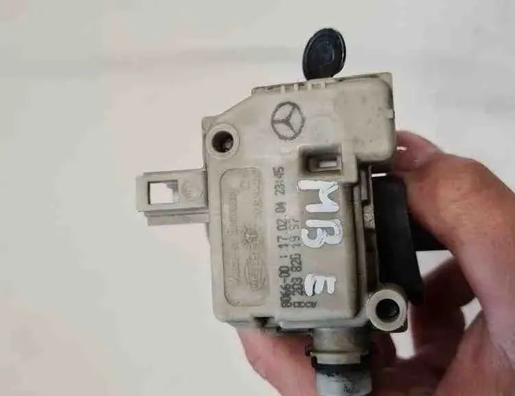 MERCEDES-BENZ E-Class W211/S211 (2002-2009) Degvielas tvertnes vāciņa bloķēšana A2118201514,70060001,A2038201997 32713593