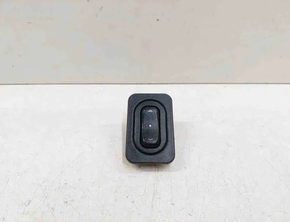 OPEL Corsa C (2000-2006) Aizmugurējo kreiso durvju loga pacēlāja slēdži 24407699,0801024 32727845