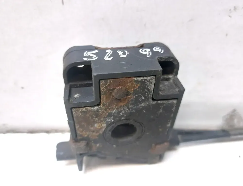 BMW 5 Series E39 (1995-2004) Labās puses pārsega slēdzene 5123 33518473