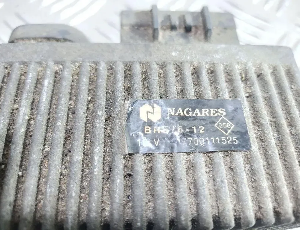 RENAULT Laguna 1 generation (1993-2001) Aizdedzes sveces 7700111525 31297920