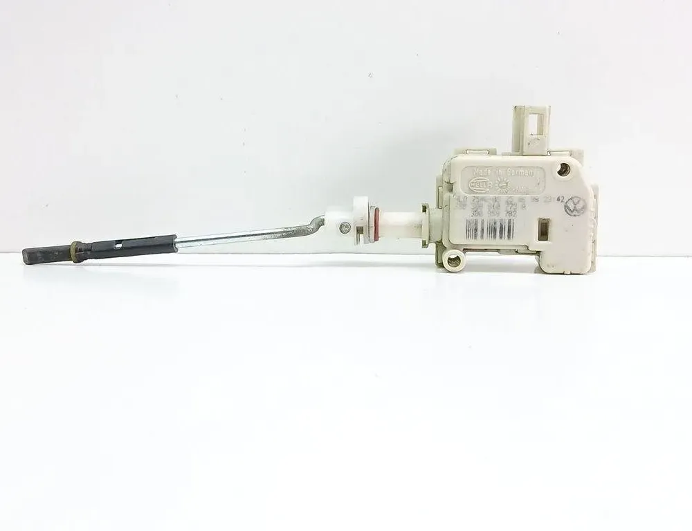 VOLKSWAGEN Passat B7 (2010-2015) Degvielas tvertnes vāciņa bloķēšana 3B0810773A 31371222