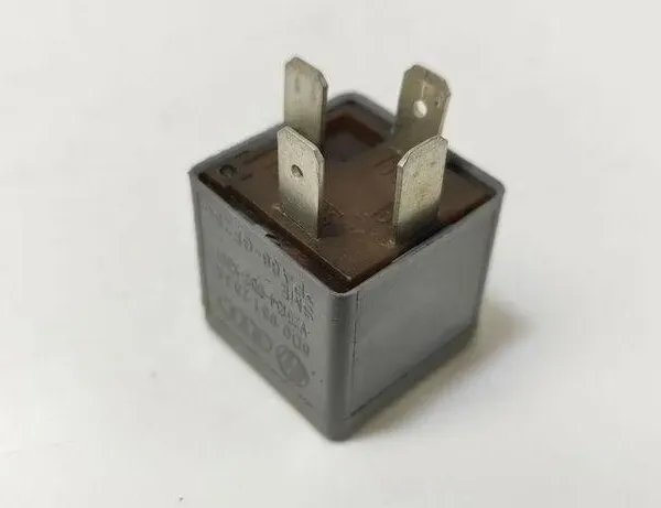 AUDI A6 C8/4K (2018-2024) Relejs 8D0951253A 31402481