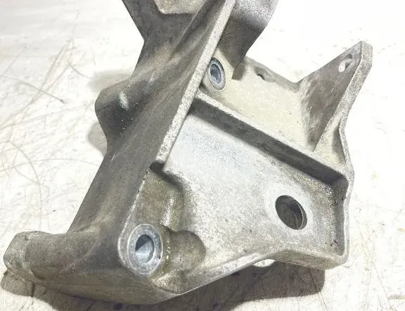 VOLVO V70 3 generation (2007-2020) Engine Bracket Right Side 6G926P096DD 33308110