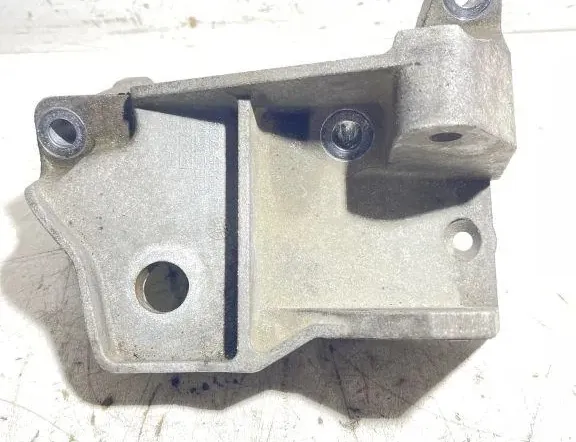 VOLVO V70 3 generation (2007-2020) Engine Bracket Right Side 6G926P096DD 33308110