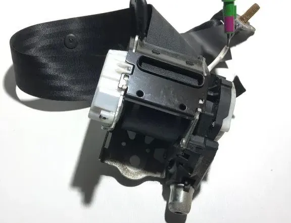 VOLVO XC60 1 generation (2008-2017) Ремень безопасности средний задний 39801844,60675 33309890