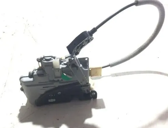 VOLKSWAGEN Touareg 2 generation (2010-2018) Front Right Door Lock 8J1837015B 33313266