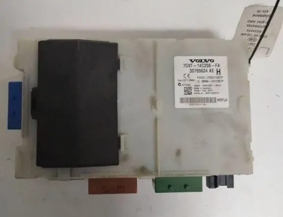 VOLVO XC70 3 generation (2007-2020) Drošinātāju kārba 30765624AE 33315552