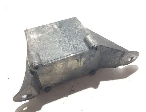 VOLVO V70 3 generation (2007-2020) Priekšējais motora stiprinājums 30645159,30636732 33316512