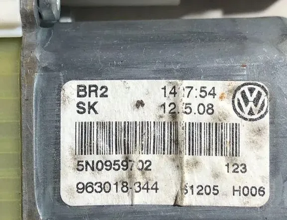 VOLKSWAGEN Tiguan 1 generation (2007-2017) Маторчик стеклоподъемника передней левой двери 5N0959702,963018344 33318281
