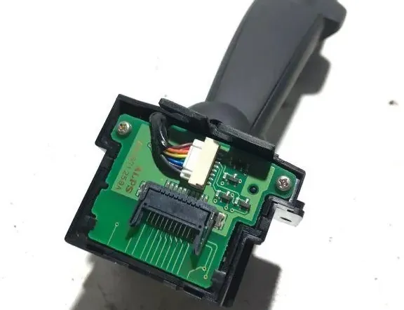 VOLVO XC60 1 generation (2008-2017) Stikla tīrītāja rokturis 31394008 33321423