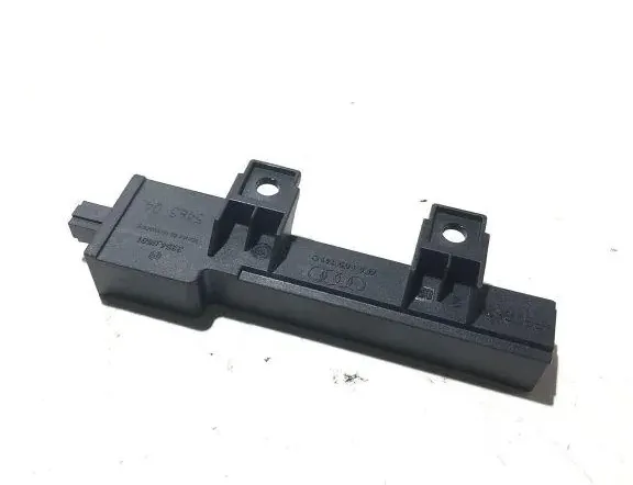 AUDI Q7 4M (2015-2024) Bootlid Antenna Amplifier 4F0909141C 33323408