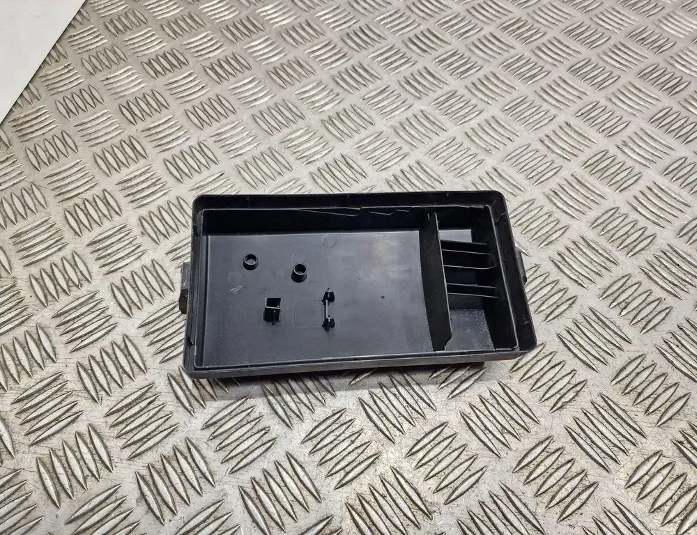 VOLKSWAGEN Touran 3 generation (2015-2023) Fuse Box Cover 5Q0937132B 33333897