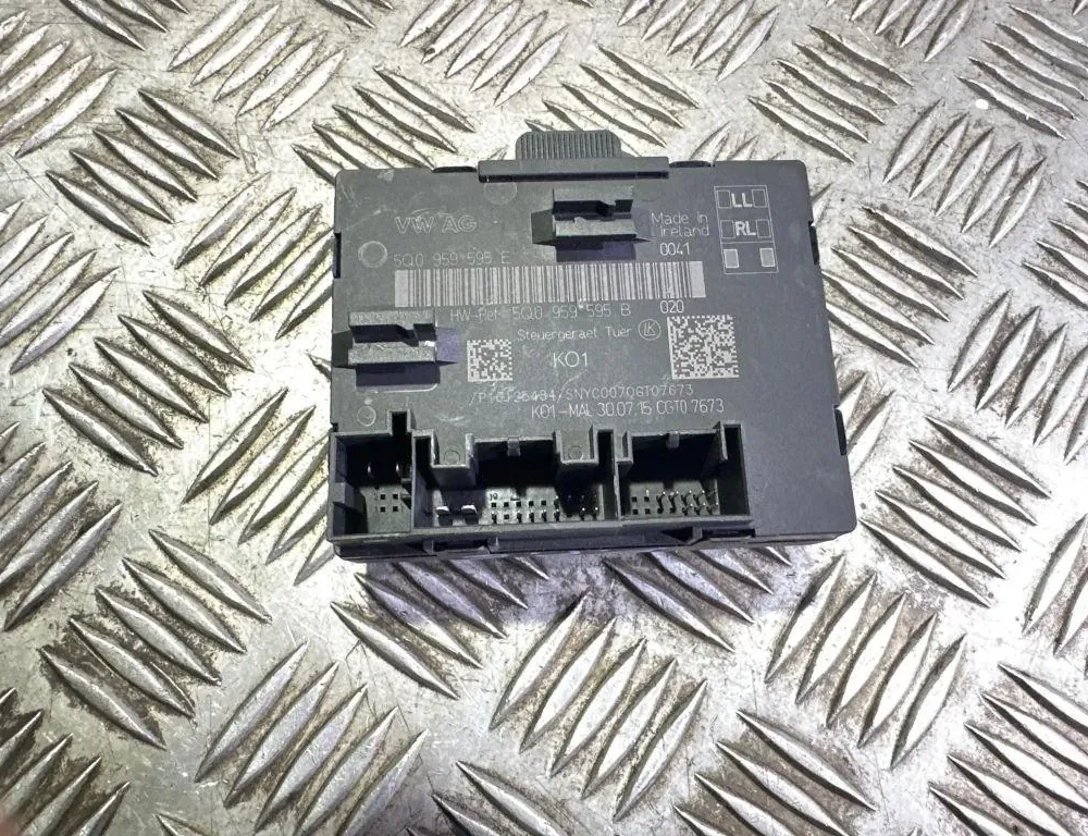 AUDI A3 8V (2012-2020) Aizmugurējo labo durvju vadības bloks 5Q0959595E 33346519
